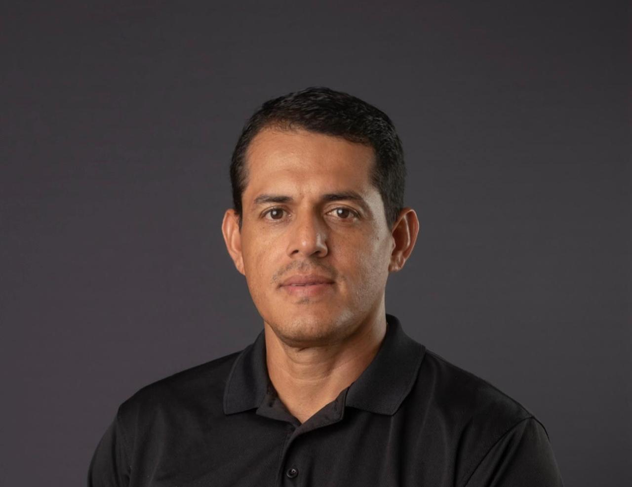Dennis Lara photo